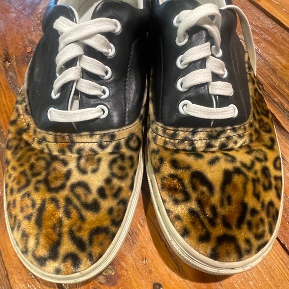 Saint Lauren LIKE NEW with box! Perfect for fall! - Picture 3 of 8